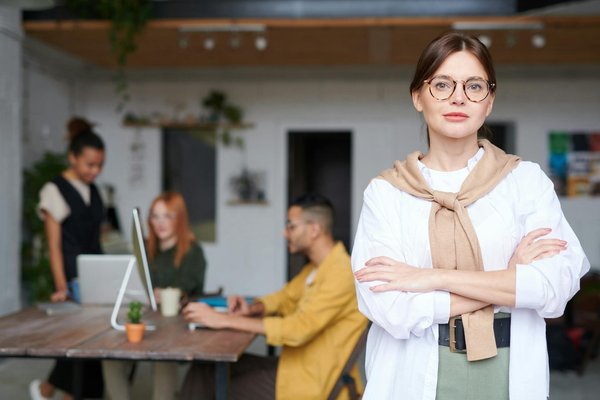 Comment les entreprises de maintenance industrielle peuvent transformer leur attraction client avec des stratégies marketing audacieuses et innovantes ?