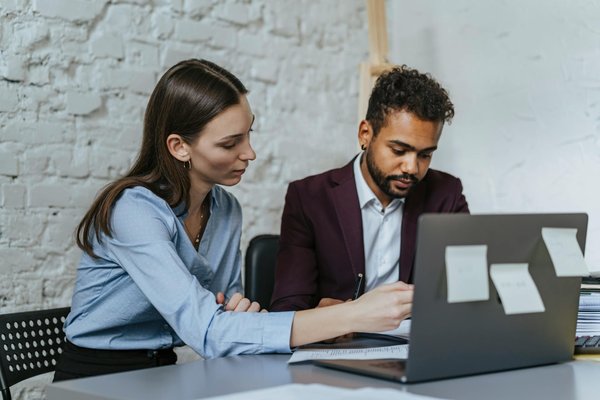 Naviguer dans les obstacles juridiques : comprendre les défis des entreprises pour un développement durable réussi !